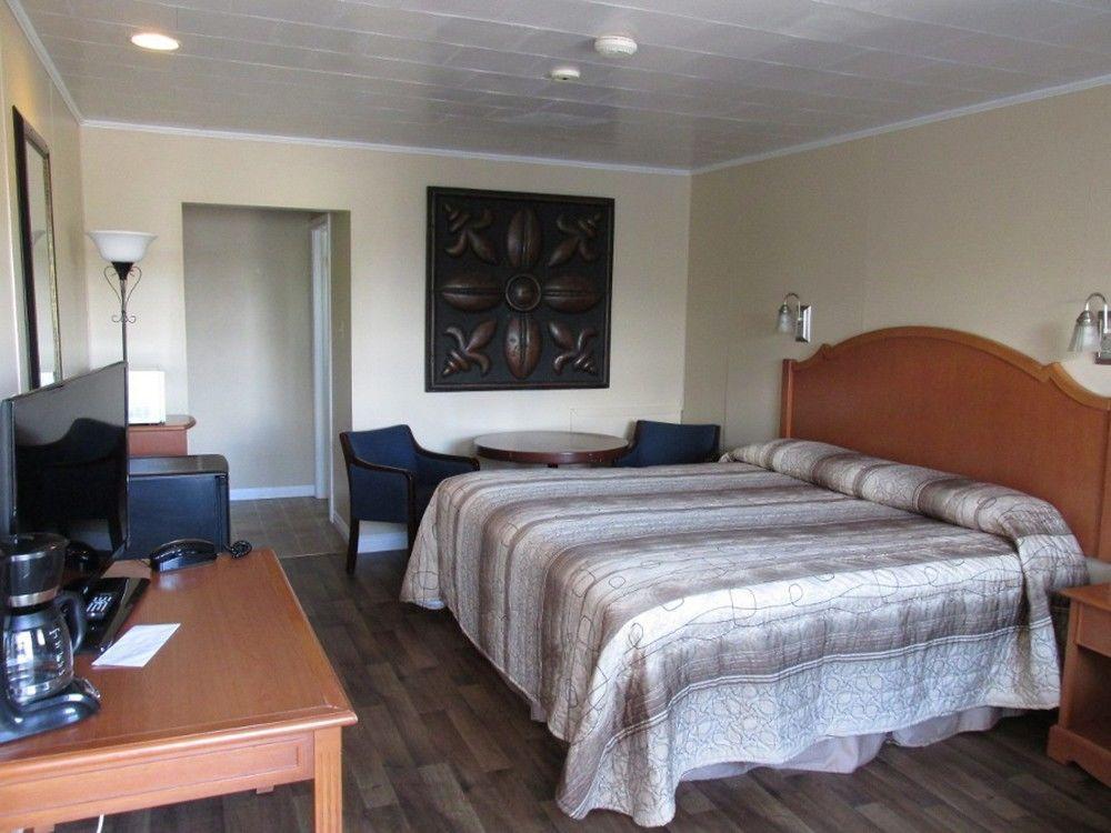 Berry'S Motel Truro Bagian luar foto