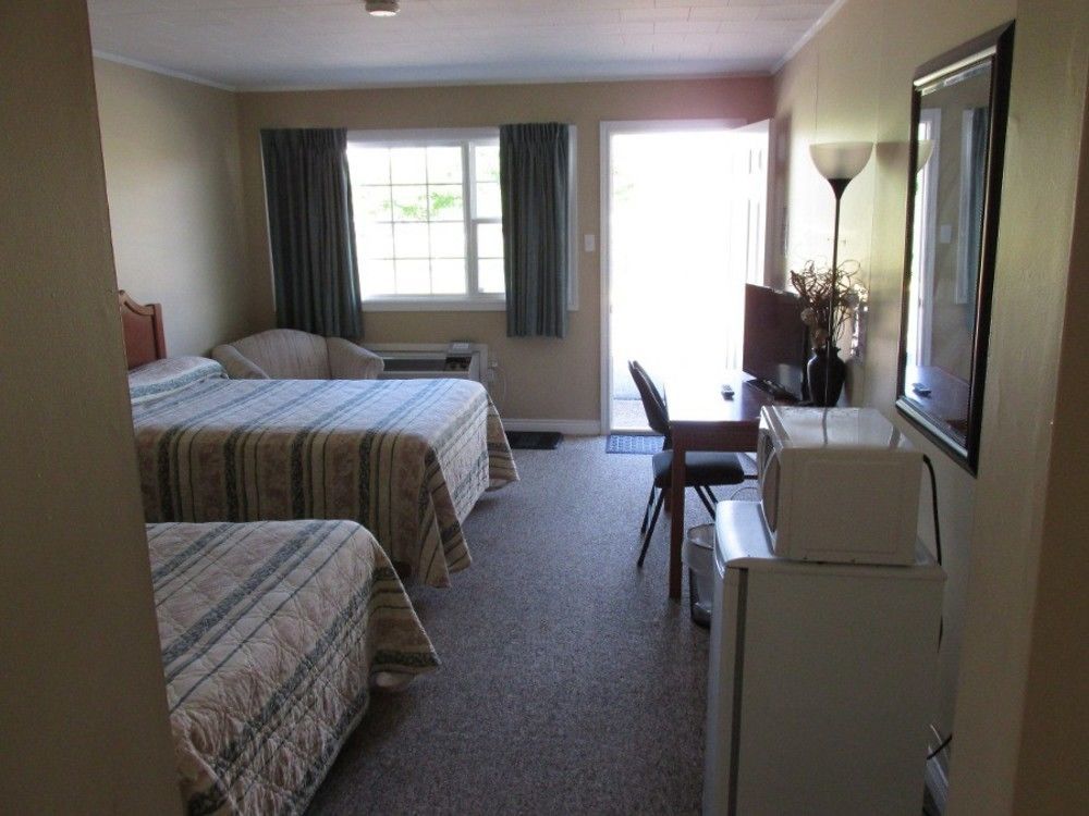 Berry'S Motel Truro Bagian luar foto